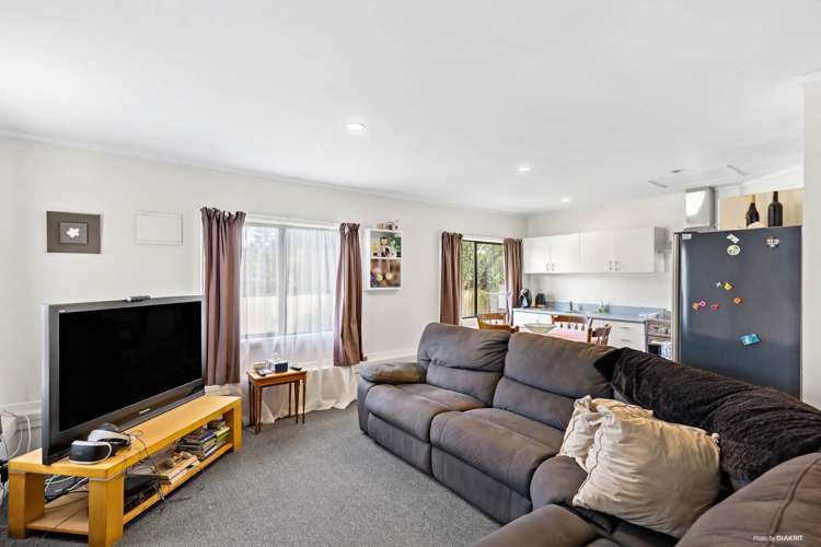 15 Amberley Avenue Te Atatu South_6