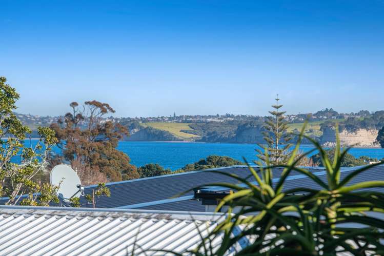 2/941 Whangaparaoa Road Manly_2