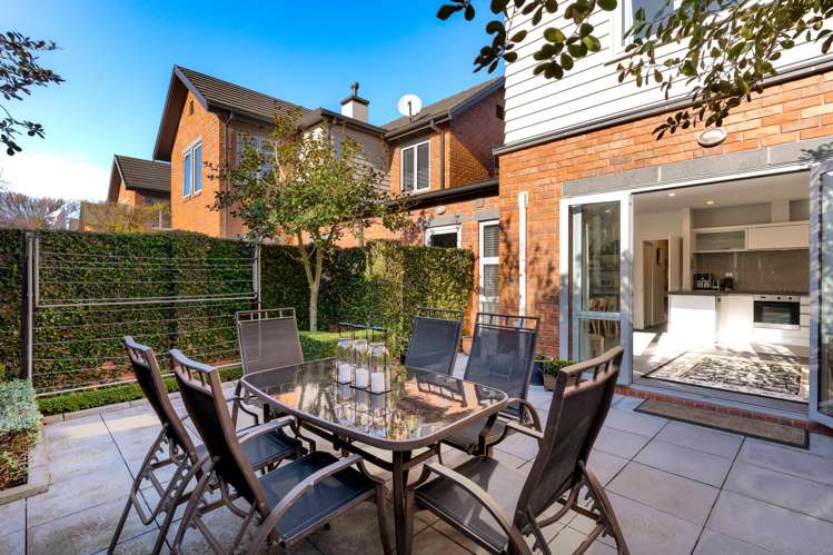 7 Henley Green Northwood_16