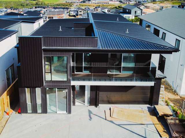 Top Sea Views – Top Tier Living