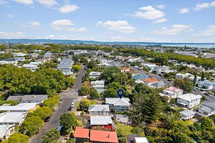 8 and 10 Allen Road Grey Lynn_10