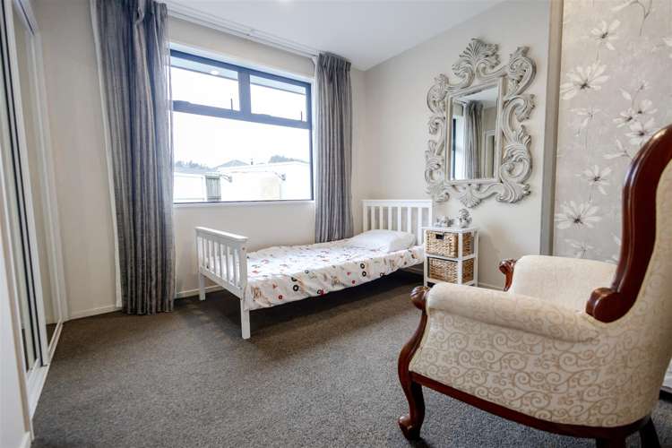 8 Higgins Place Paroa_16