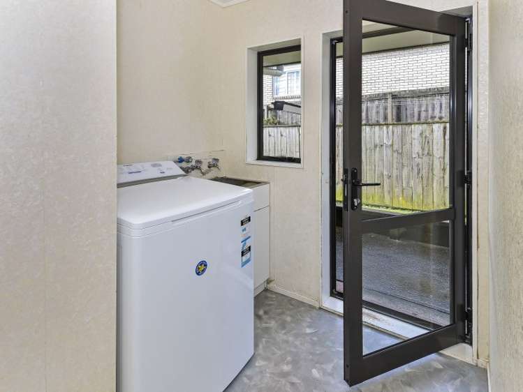 29 Hilltop Road Clover Park_18