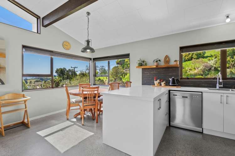 68 Valley View Road Otaika_29