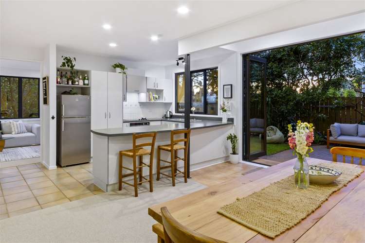 2/7 Braemar Road Castor Bay_3