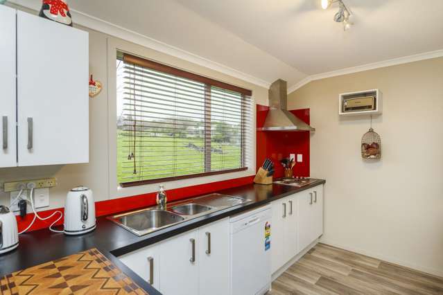 12 Poplar Grove Feilding_3