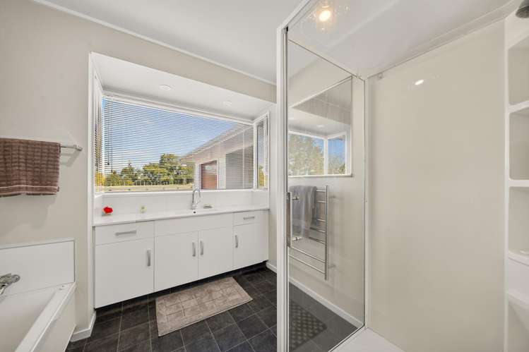53 Tararua Drive Upper Plain_11
