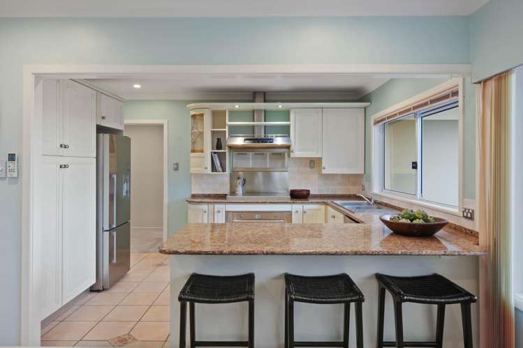 10 Etherege Place Mellons Bay_10