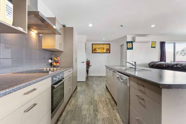 6 Austen Way Hairini_6