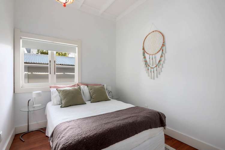 5 Roland Road Greenhithe_18