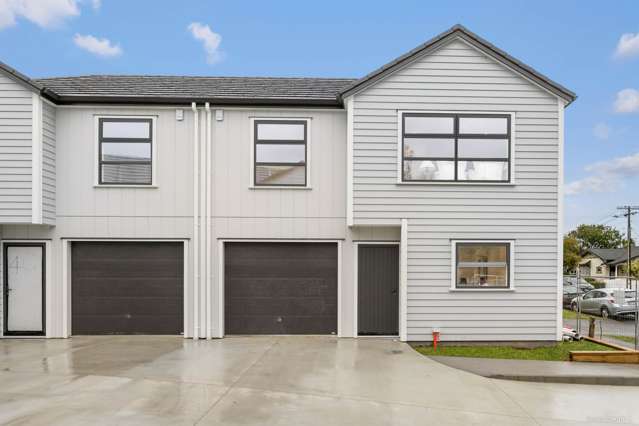 Upmarket Town Houses, Ready for inspection now.