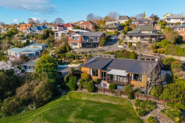 Golf Course View - Could This Be For You?