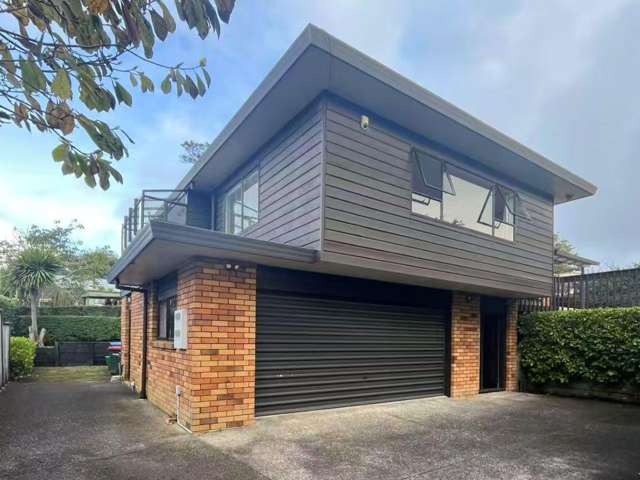 Spacious, Bright 3-Bedroom Home with Double Garage and Sunny Deck – 7A Marua Road, Ellerslie