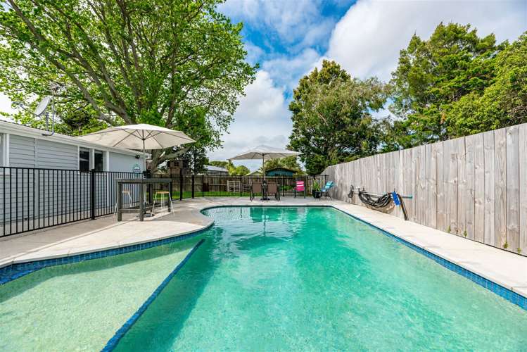 25 Tiroroa Avenue Te Atatu South_24