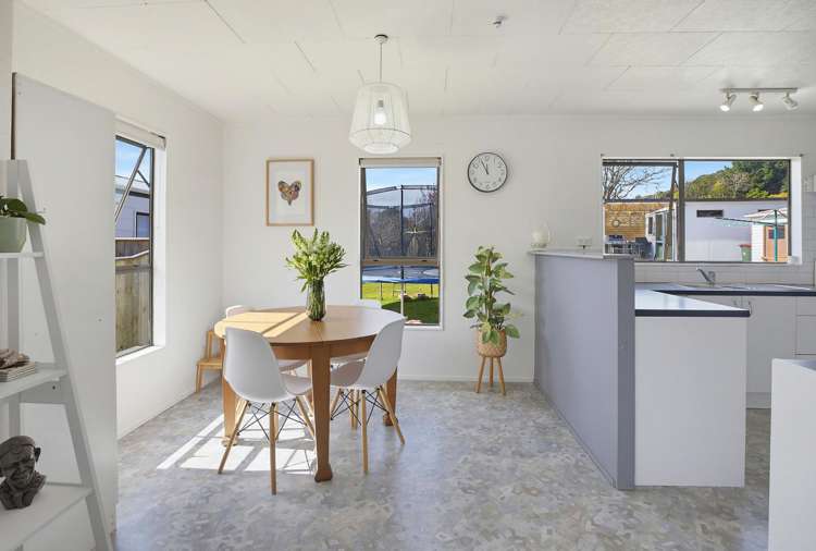 94 Omapere Street Whitby_7