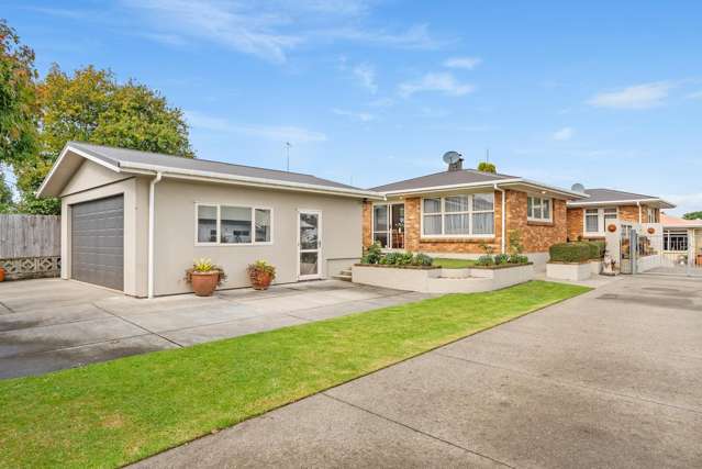 Solid 60's & superbly situated