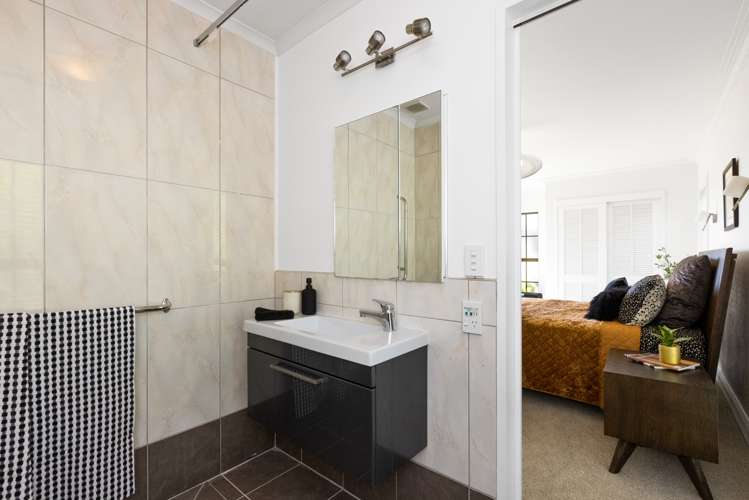 25 Enfield Road Hospital Hill_15