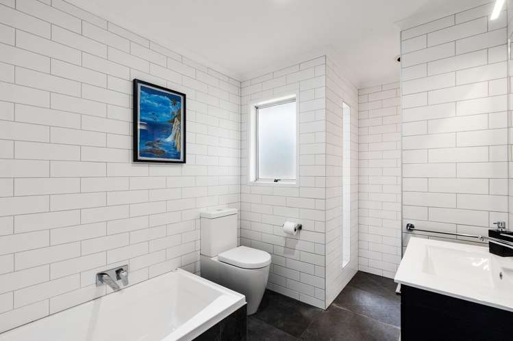 48 Robinson Crescent Tamatea_16