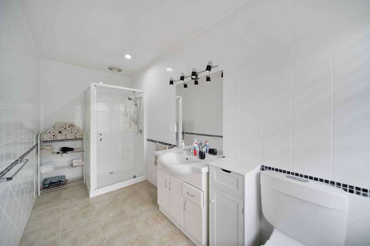 16 Len Garlick Place Pahurehure_17