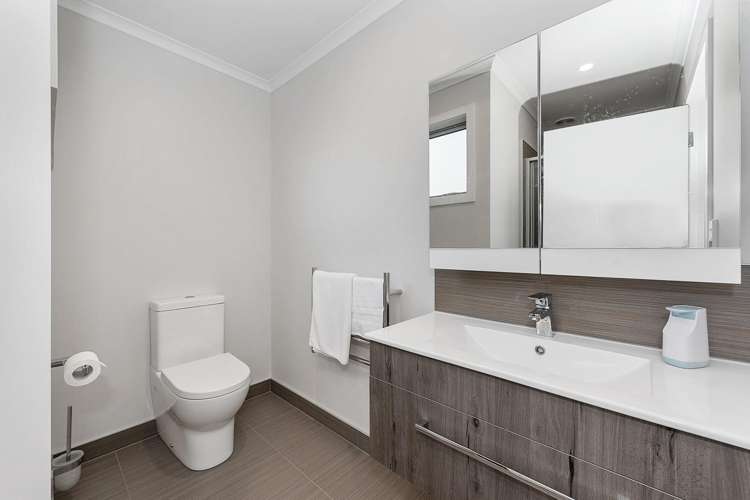 14 McCorquindale Drive 2743_11