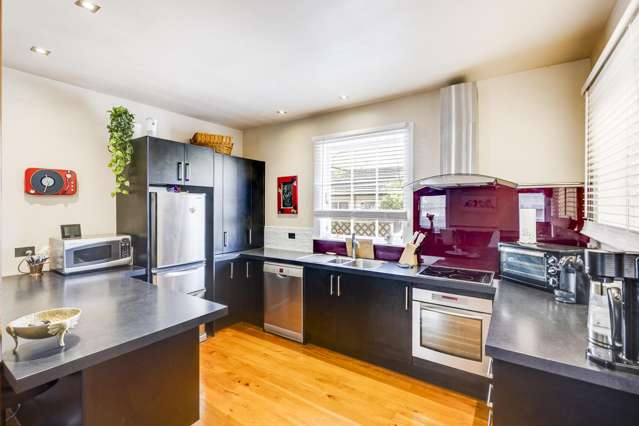 707a Queen Street East Parkvale_2