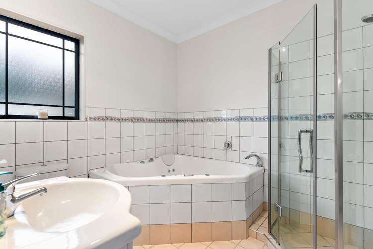 5 Ridgemount Rise Mangere Bridge_10