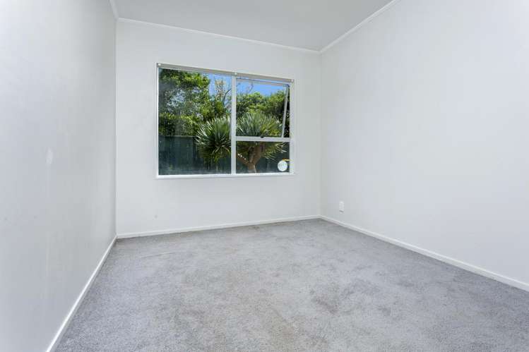 35 Triangle Road Massey_15