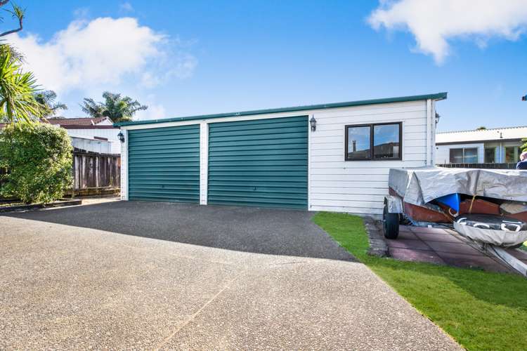 4 Hadley Wood Drive Wattle Downs_11