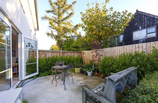 Modern Townhouse Magic - Invest or Nest