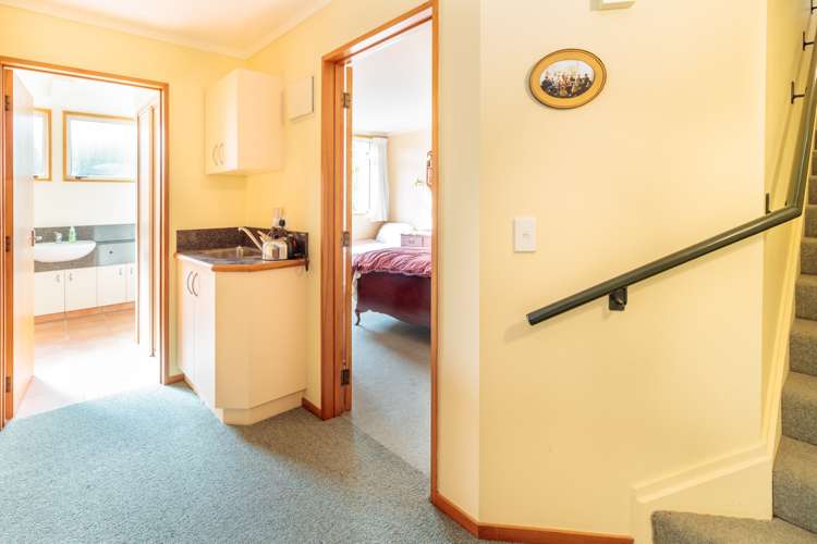 572 Portobello Road Company Bay_13