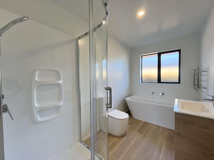 76 Accadia Drive 11103_13