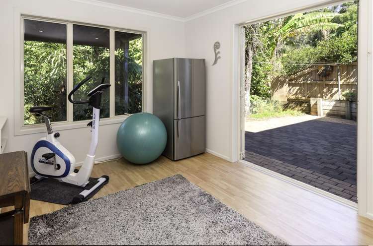 17 Beach Road Mellons Bay_25