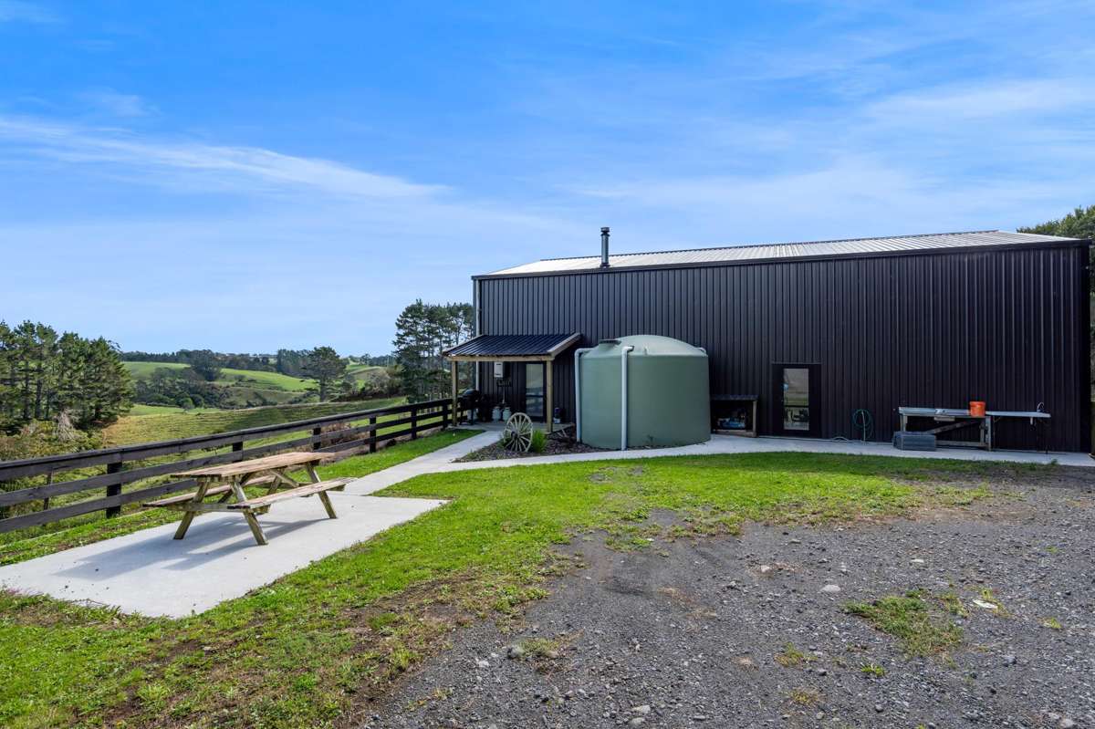 402 Hursthouse Road_3