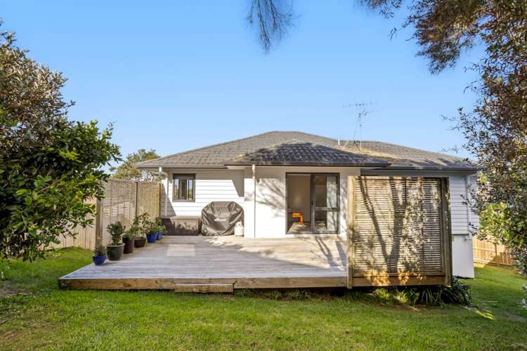 7 Rivervale Grove Stanmore Bay_14