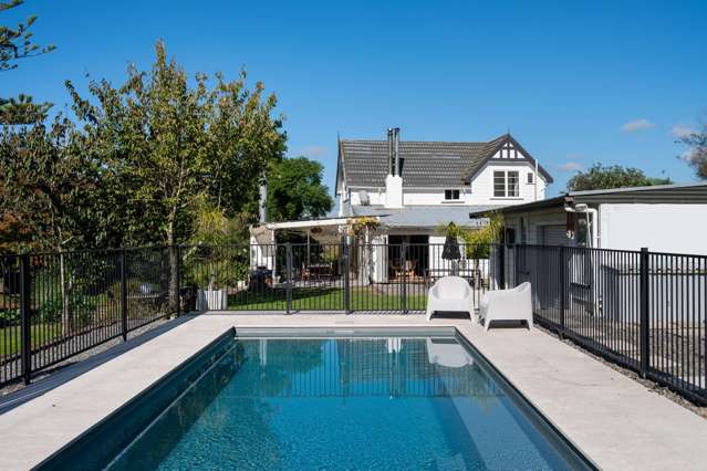 Vineyard Views and Vintage Charm