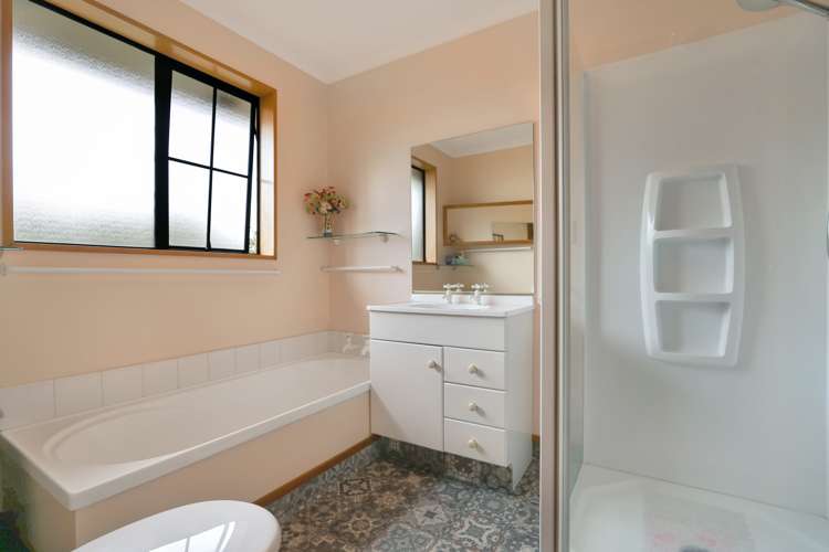 4 Reid Crescent Allenton_19