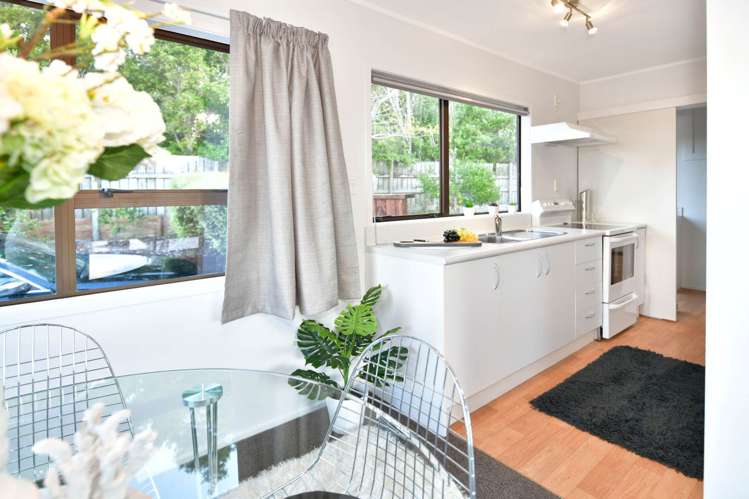 8 Waiora Road Stanmore Bay_12