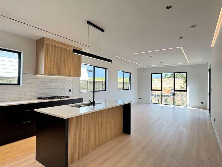 386 Te Taruna Drive_1