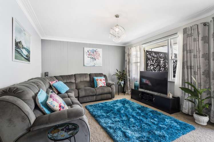 8 Huruhuru Road Massey_9