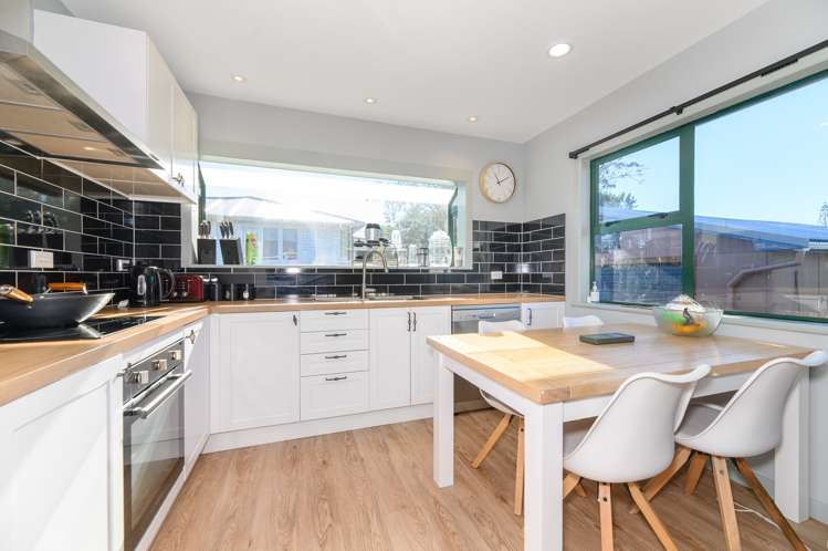 9 Longburn Road Henderson_12