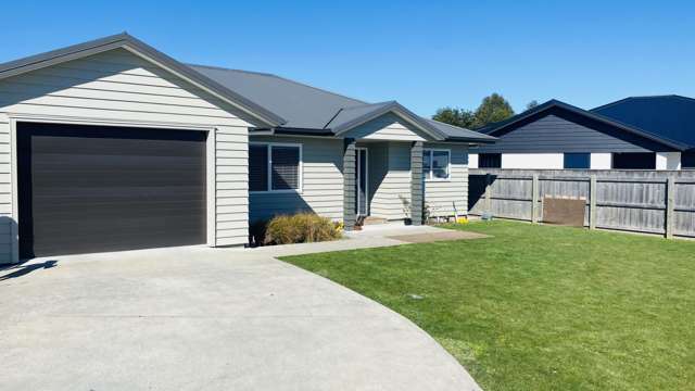 Near New Beauty Modern 3 Bed Home