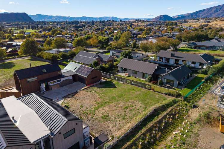 4 and 9 Theodore Court Wanaka_8
