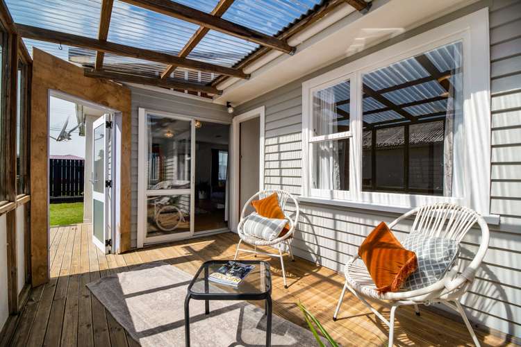 162 Seaview Road Westown_11