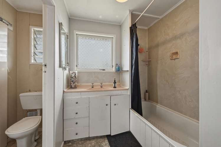 6 Leslie Street Central_12