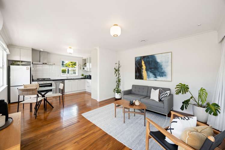 749B River Road Chartwell_4