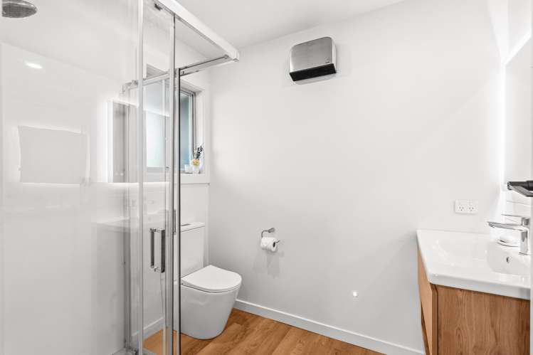 6 Larkhill Place Russley_14