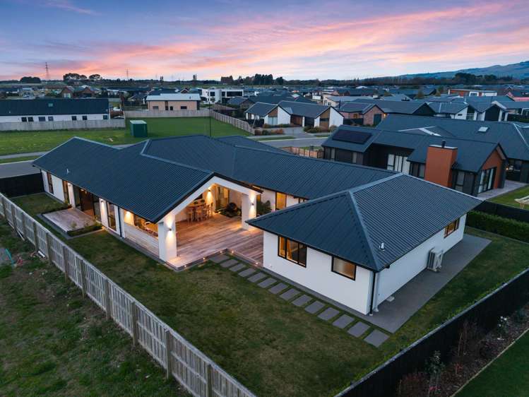 56 Carnaveron Drive Lincoln_30