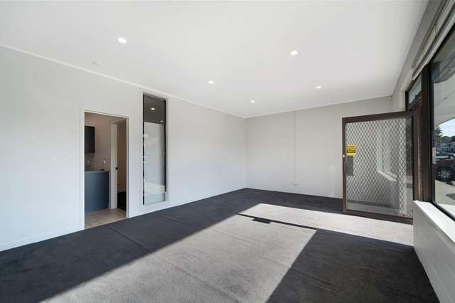 2/297 Royal Road Massey_4