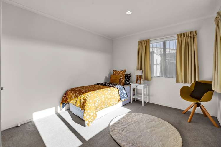 1/2 Waiwera Place Merrilands_13