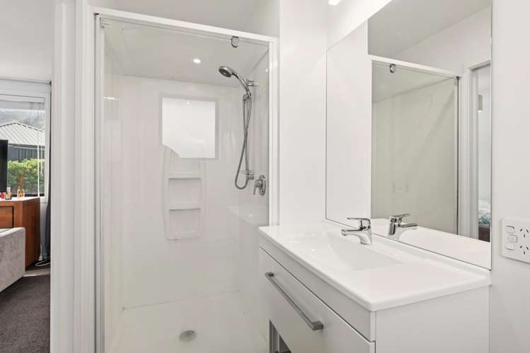 8 Peterley Road Lower Shotover_11